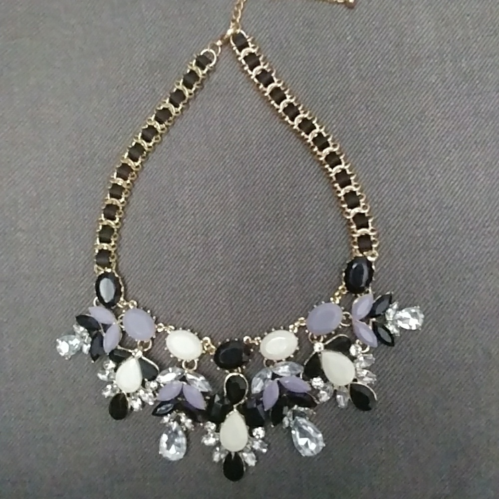💥💥LAST DROP NWOT Statement necklace! - Picture 5 of 8